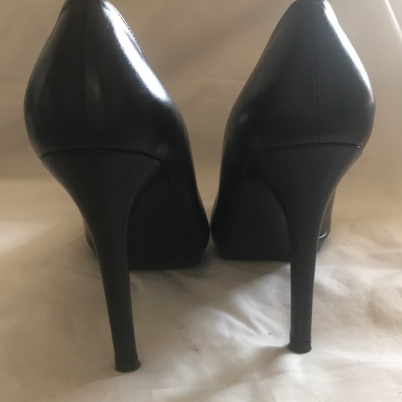 STUART WEITZMAN - Picture 6 of 11